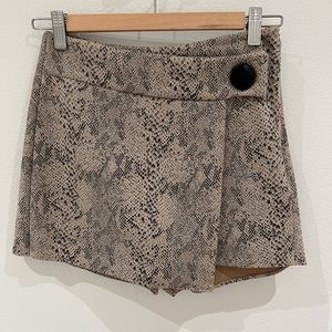 Zara Animal print skort